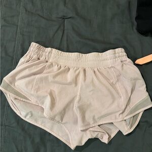 Lululemon hotty hot low-rise shorts in pink mesh